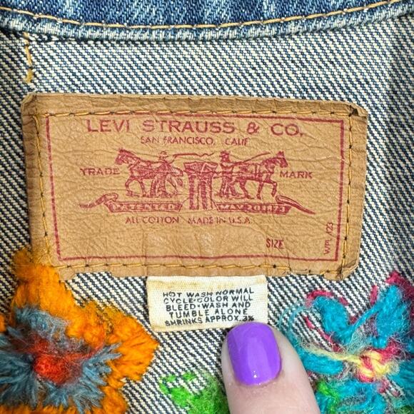 Vintage Levi's Denim Vest Embroidered Small Floral Horse Western Boho Festival - Picture 8 of 8